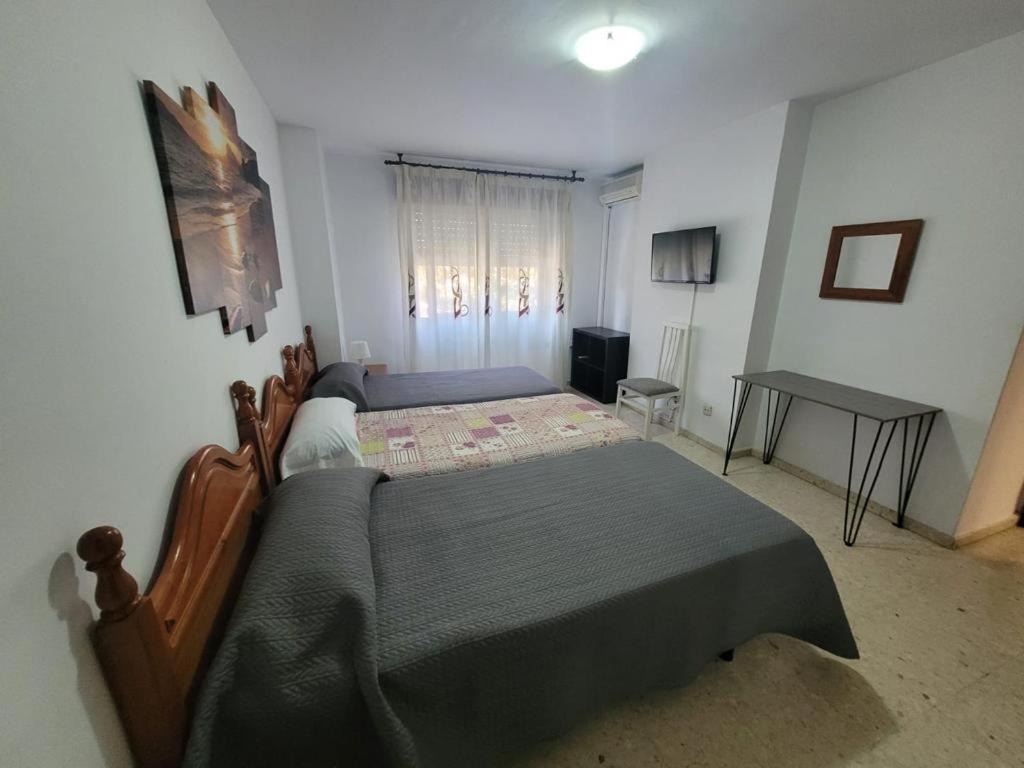 Hostal Mediterraneo Торре-дель-Мар Екстер'єр фото