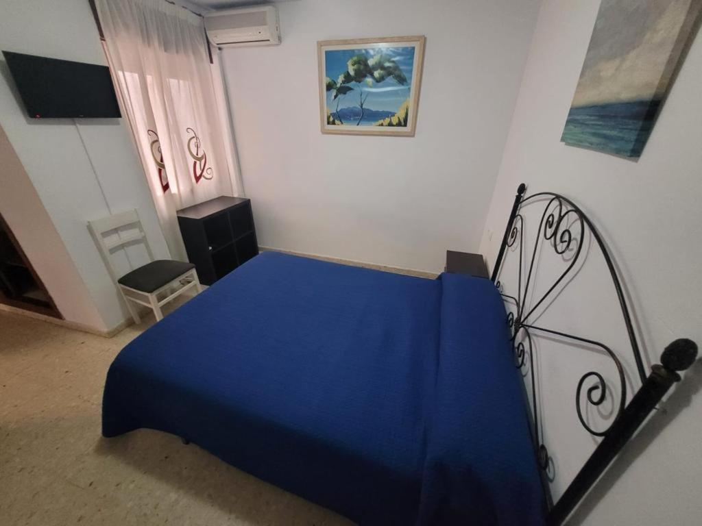 Hostal Mediterraneo Торре-дель-Мар Екстер'єр фото
