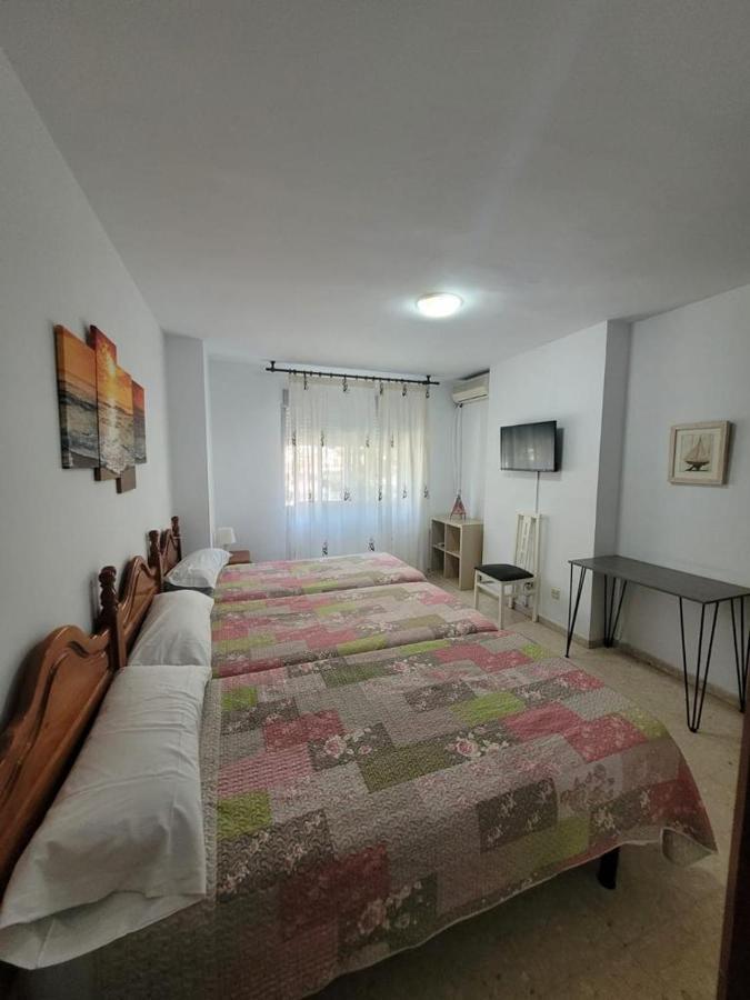 Hostal Mediterraneo Торре-дель-Мар Екстер'єр фото