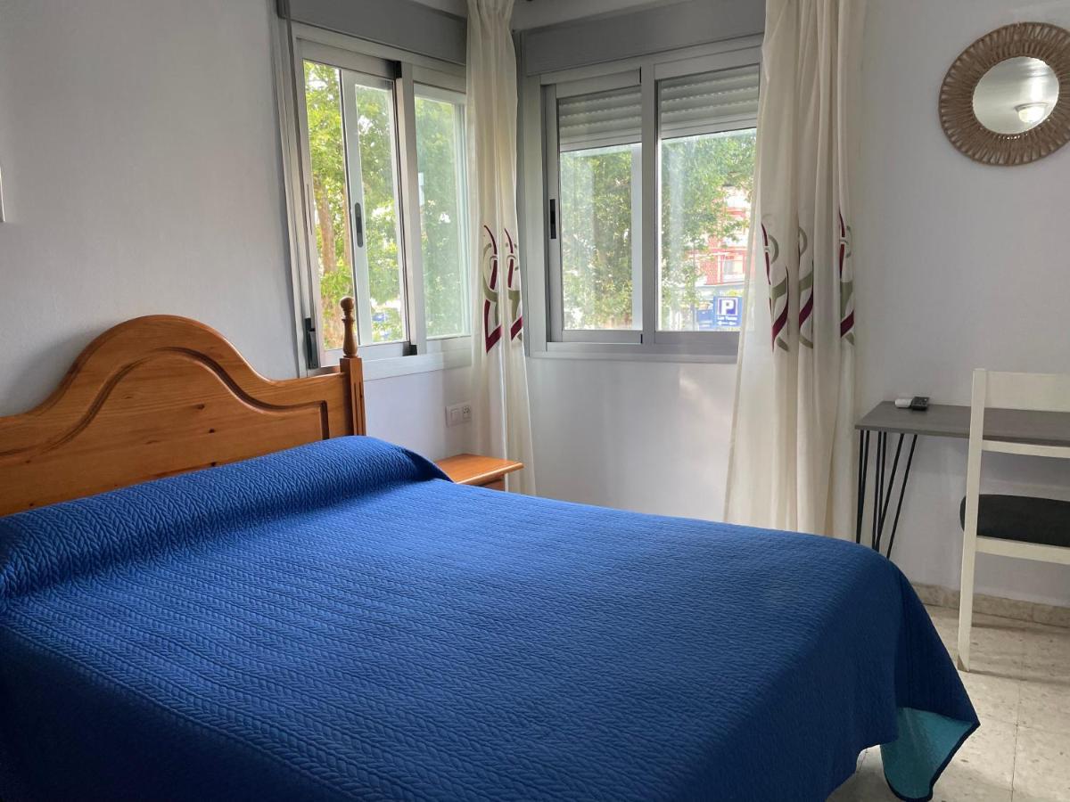 Hostal Mediterraneo Торре-дель-Мар Екстер'єр фото