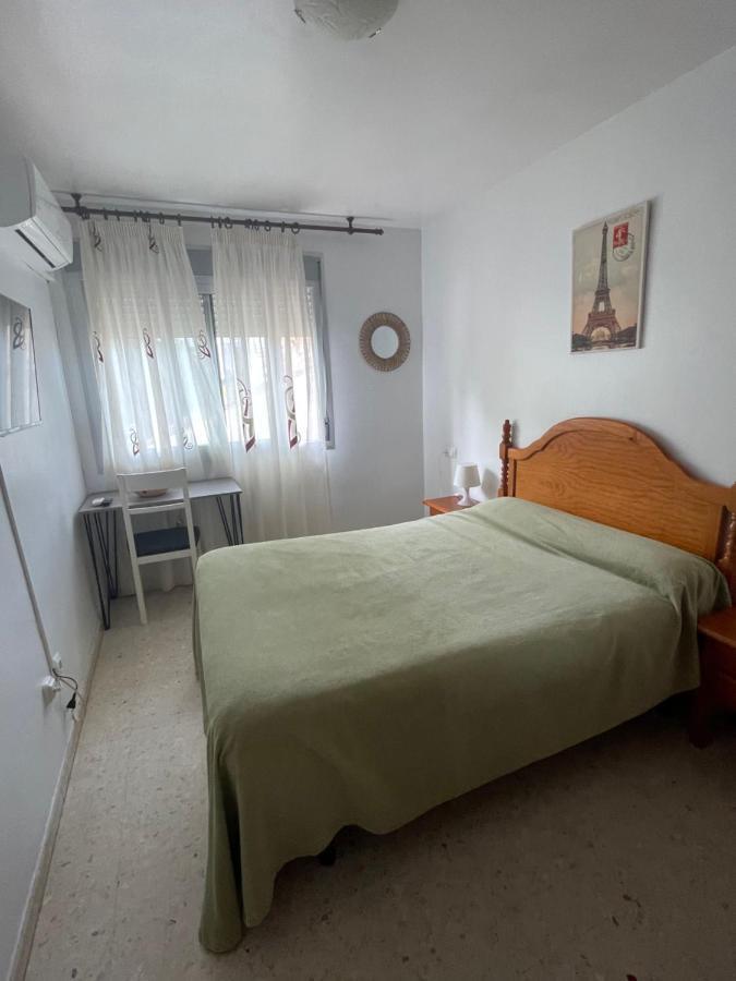 Hostal Mediterraneo Торре-дель-Мар Екстер'єр фото