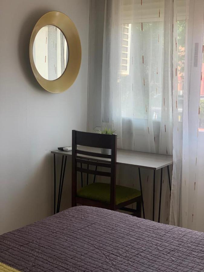 Hostal Mediterraneo Торре-дель-Мар Екстер'єр фото