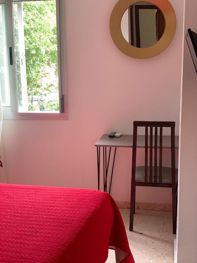 Hostal Mediterraneo Торре-дель-Мар Екстер'єр фото