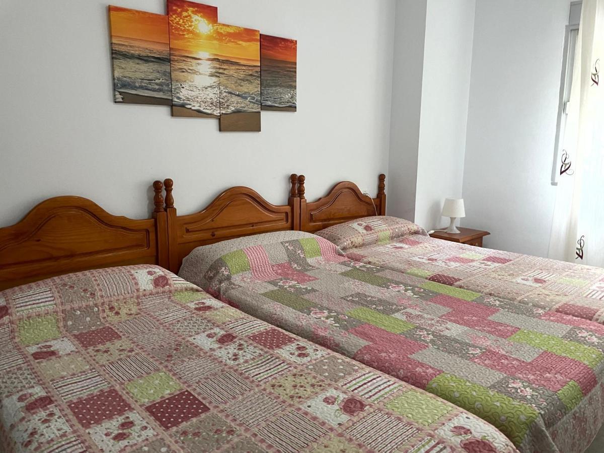 Hostal Mediterraneo Торре-дель-Мар Екстер'єр фото