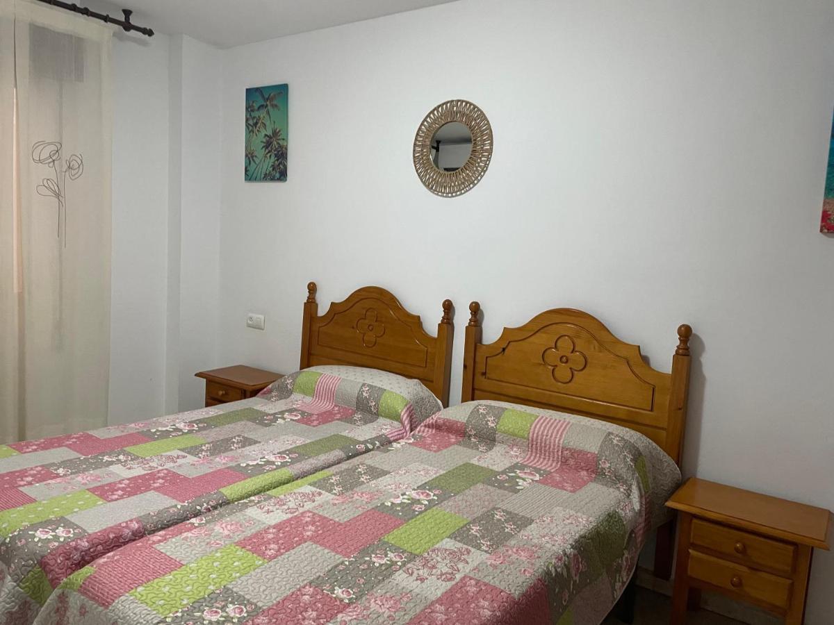 Hostal Mediterraneo Торре-дель-Мар Екстер'єр фото