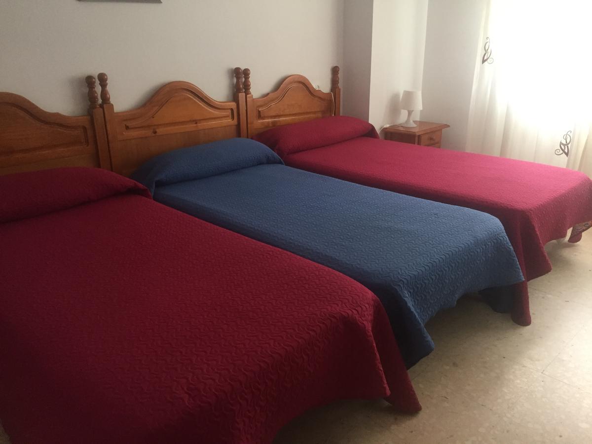 Hostal Mediterraneo Торре-дель-Мар Екстер'єр фото