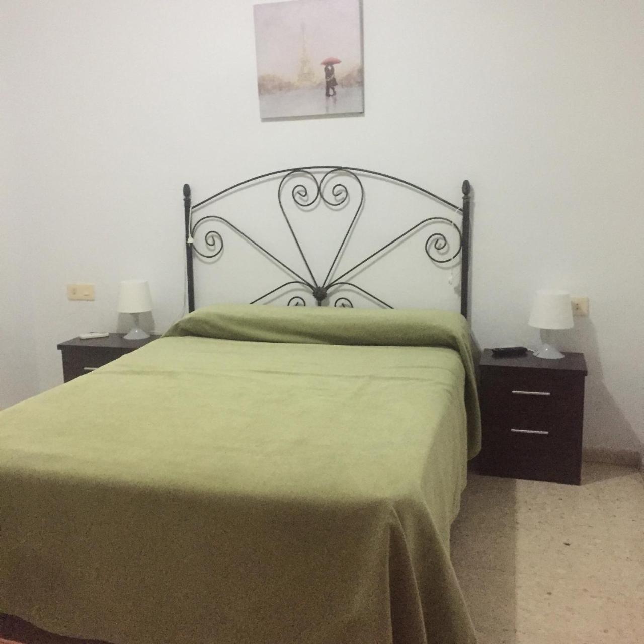 Hostal Mediterraneo Торре-дель-Мар Екстер'єр фото