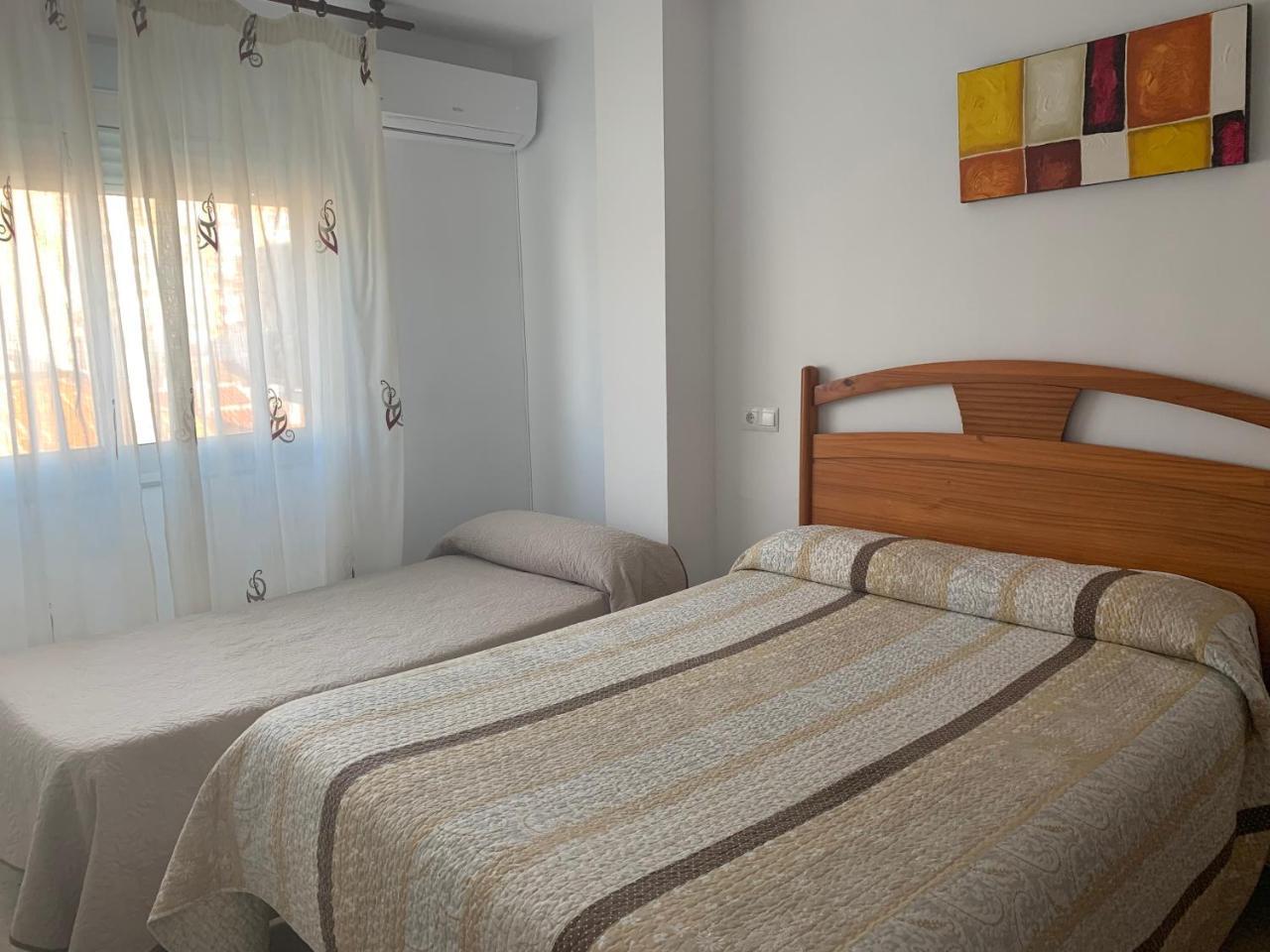Hostal Mediterraneo Торре-дель-Мар Екстер'єр фото