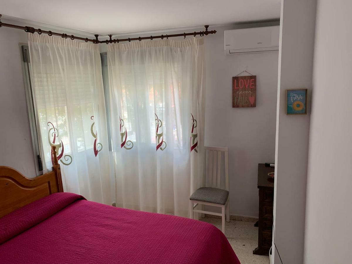 Hostal Mediterraneo Торре-дель-Мар Екстер'єр фото