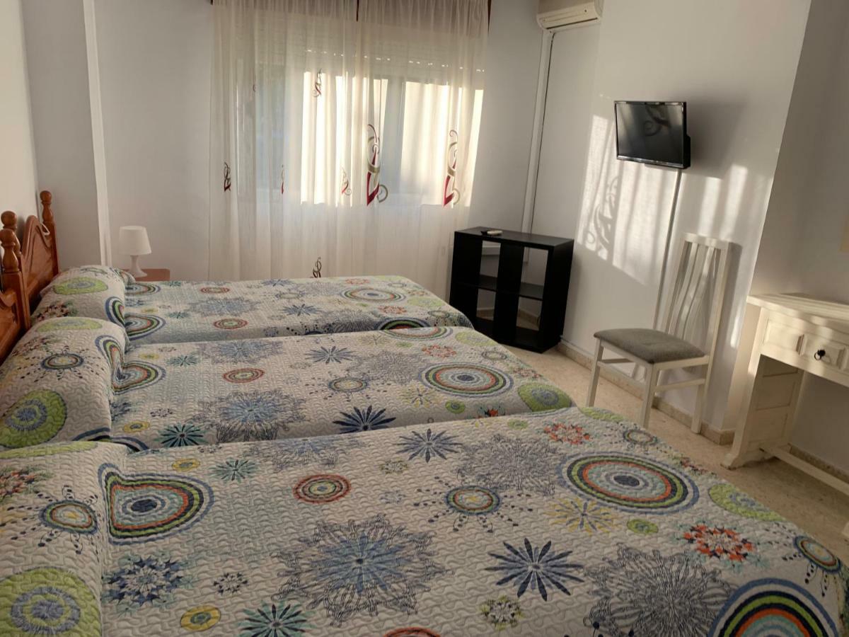 Hostal Mediterraneo Торре-дель-Мар Екстер'єр фото