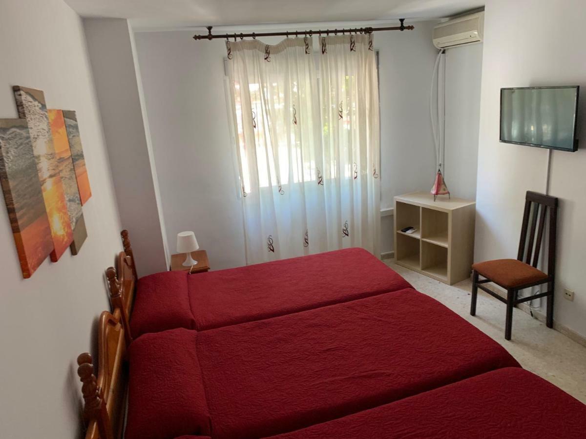Hostal Mediterraneo Торре-дель-Мар Екстер'єр фото
