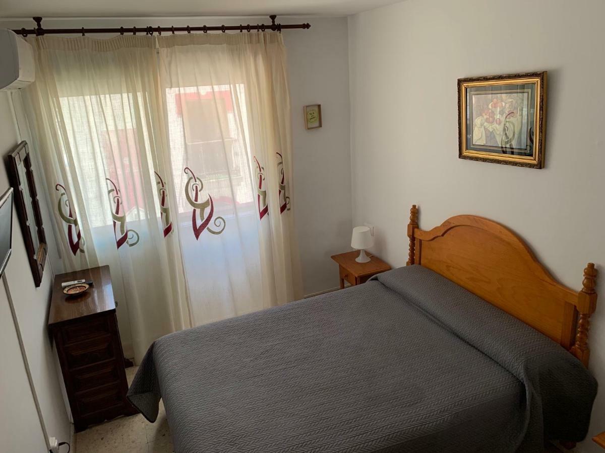 Hostal Mediterraneo Торре-дель-Мар Екстер'єр фото
